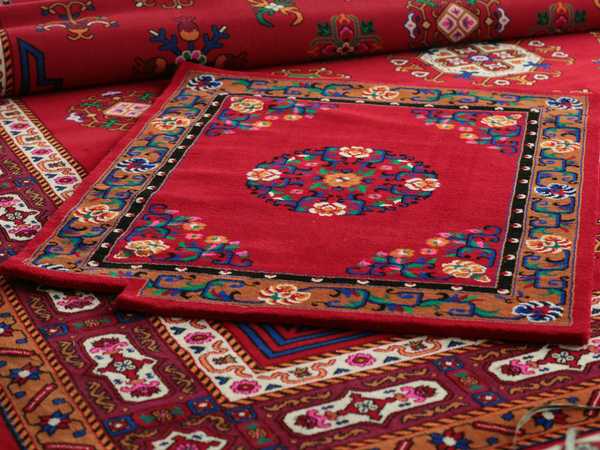 新疆挂毯怎么挂？新疆挂毯有什么特点