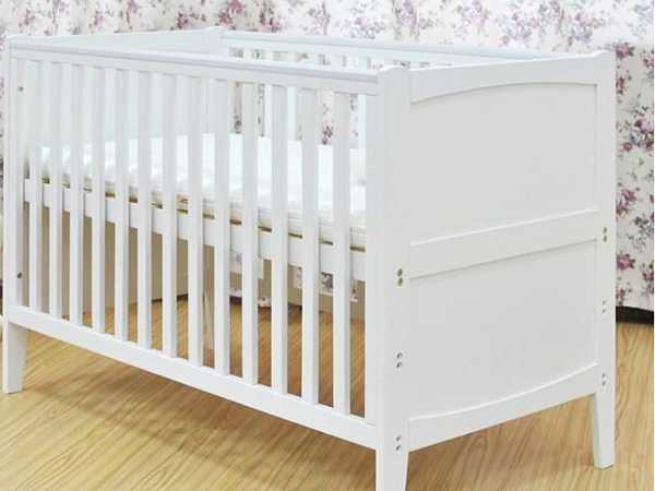 婴儿床尺寸一般是多少？怎么选择婴儿床