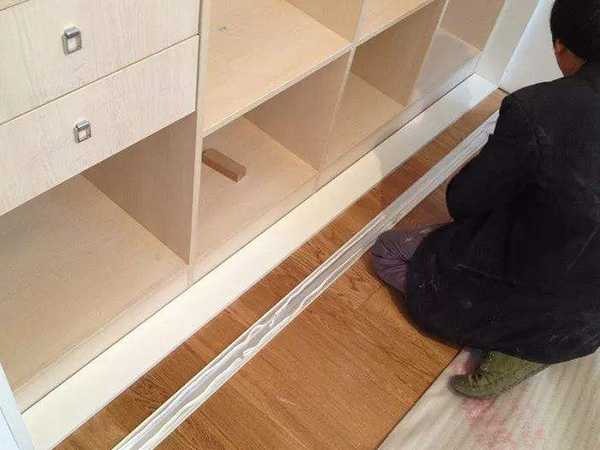 装修须知：衣柜下面要铺木地板吗？