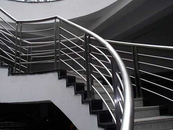 不锈钢楼梯扶手图片，设计一看便懂，牢靠得很！