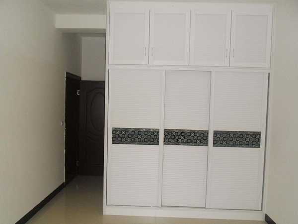 整体衣柜柜门门板板材样式_整体衣柜柜门材料是否环保