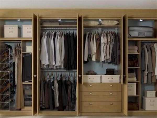 实木挂衣柜设计样式_实木衣柜什么材质好