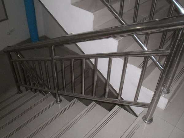 楼梯扶手的高度_楼梯扶手怎么安装